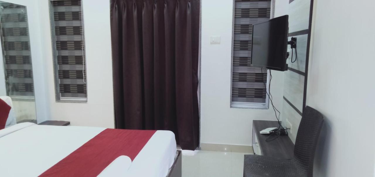 Hotel White House Poona Buitenkant foto