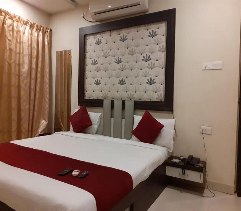 Hotel White House Poona Buitenkant foto