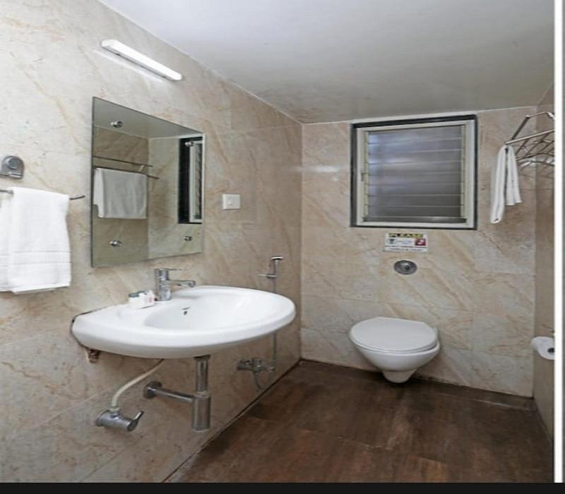 Hotel White House Poona Buitenkant foto
