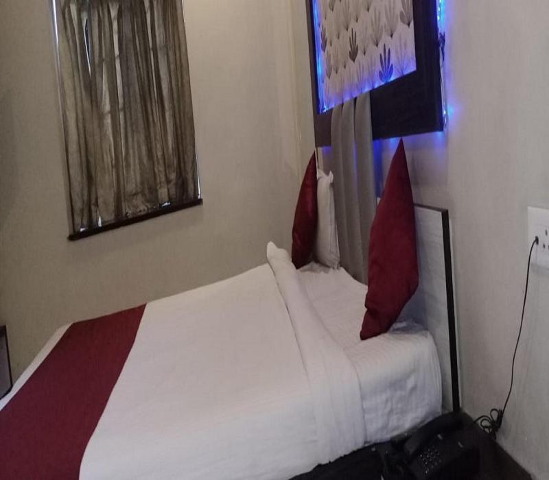 Hotel White House Poona Buitenkant foto